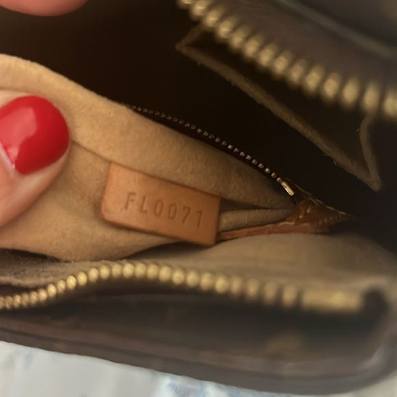 Authentic Louis Vuitton Monogram Looping MM Shoulder Bag. - Picture 13 of 14